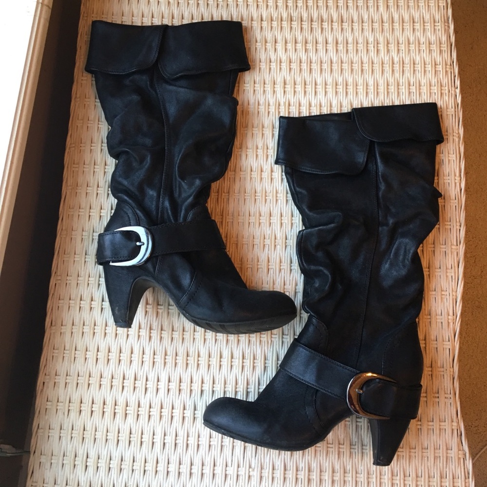 🍁Women’s black buckled zip up boots to the knee